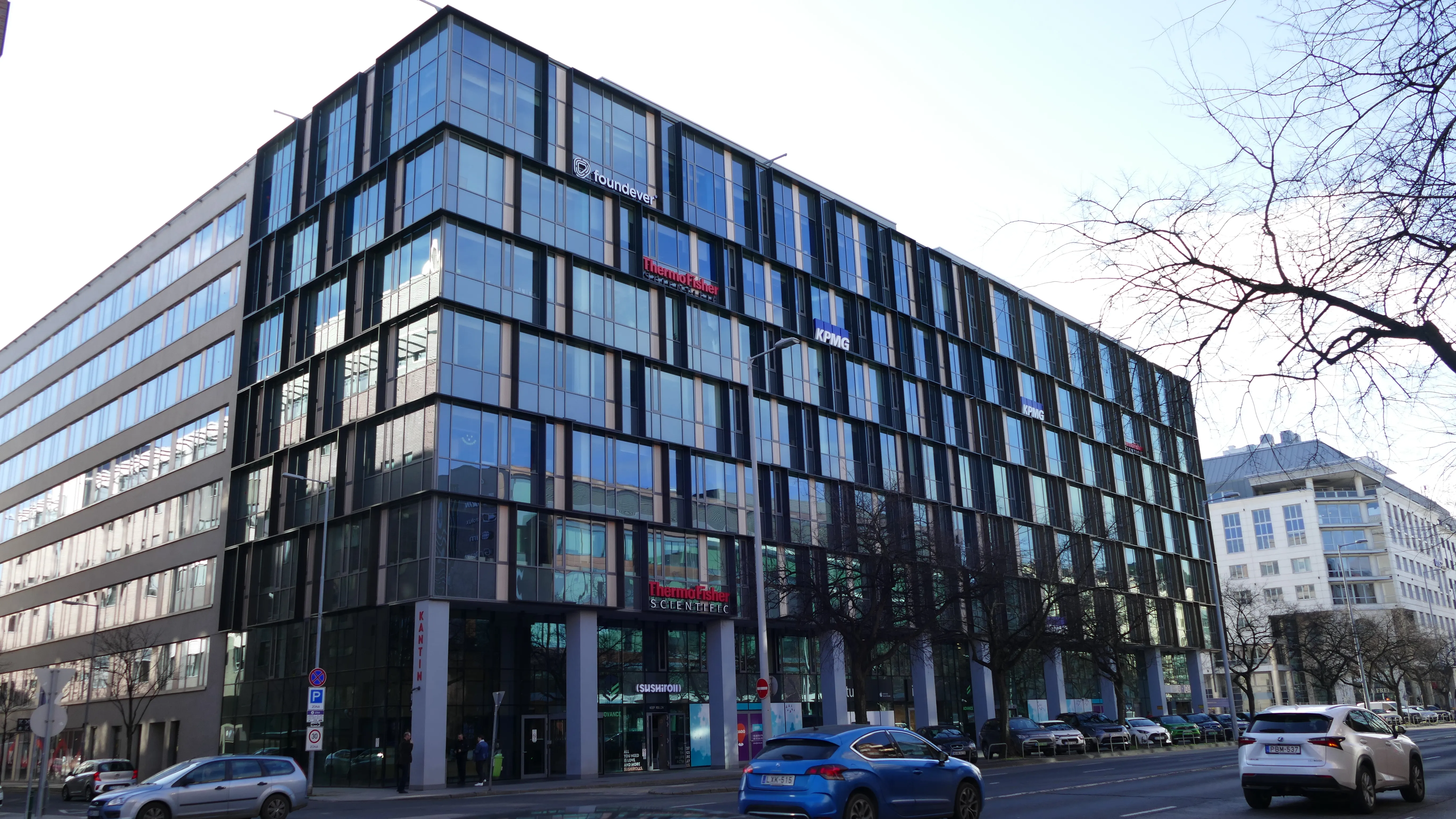 Advance Tower Irodaház